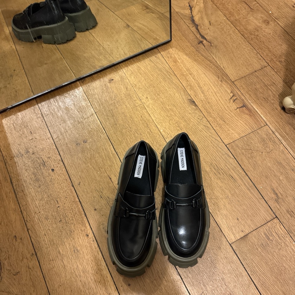 Steve Madden Black Leather Women's Loafers never worn